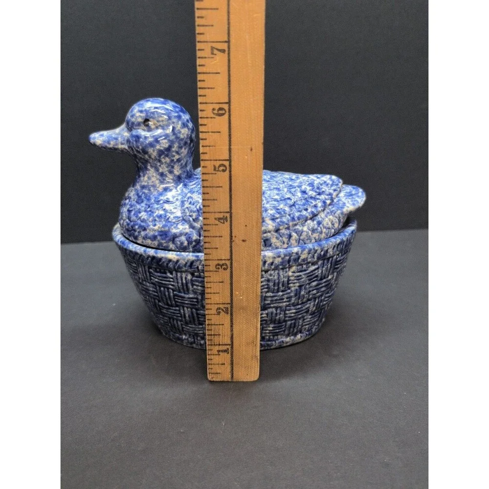 Spongeware Blue Ceramic Nesting Duck on Basket 2 quart Casserole Dish